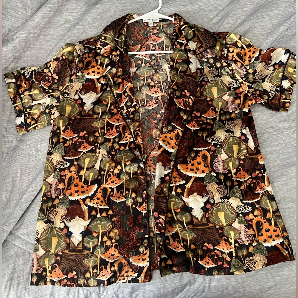 Forest/Mushroom blouse- Size: Medium 🍄🌳
